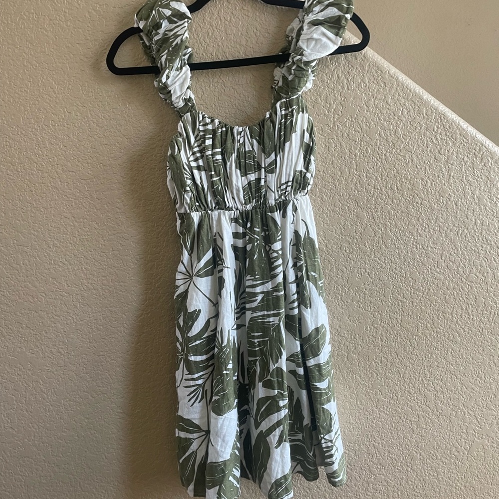 Abercrombie Green and White Leaf Print Dress